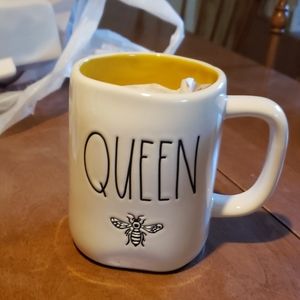 Rae dunn queen bee mug